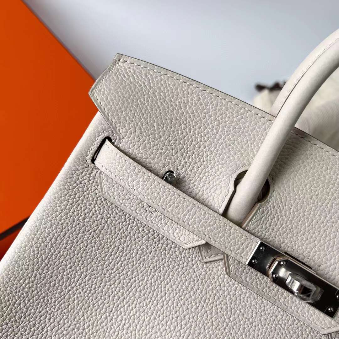 Hermès（爱马仕）Birkin 铂金包 Togo 顶级小牛皮 Ck10 奶昔白 银扣 25cm 全手工蜡线缝制 Phw