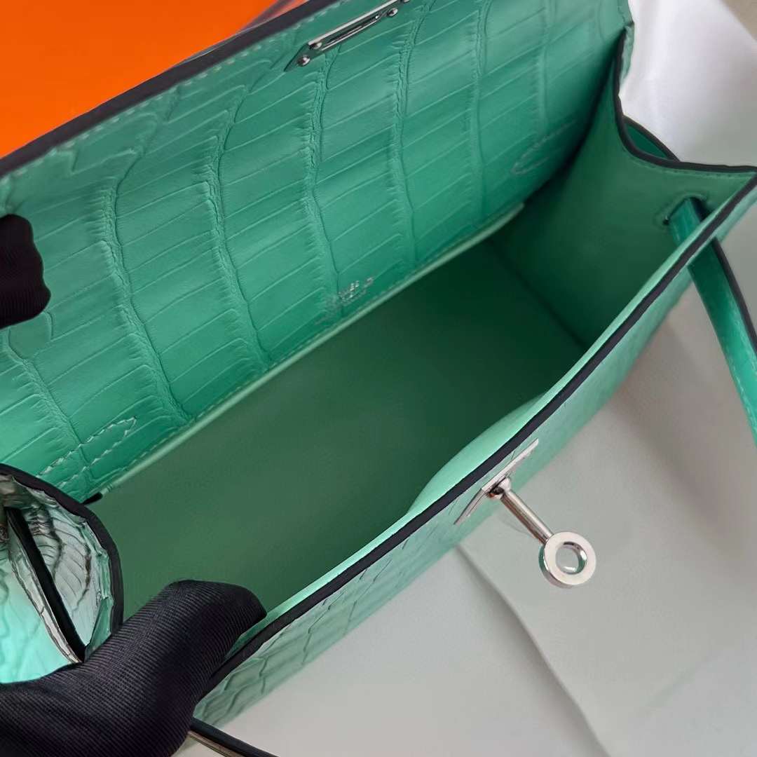 Hermès（爱马仕）Mini Kelly Pochette 雾面美洲鳄鱼皮 6W 薄荷绿 银扣 22cm 全手工蜡线缝制 Phw