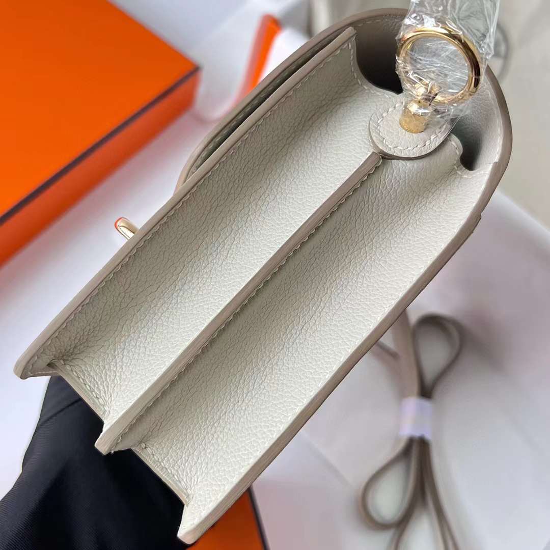 Hermès（爱马仕）Roulis 猪鼻子 Evercolor Ck10 奶昔白 Craie 浅金扣 18cm 全手工蜡线缝制