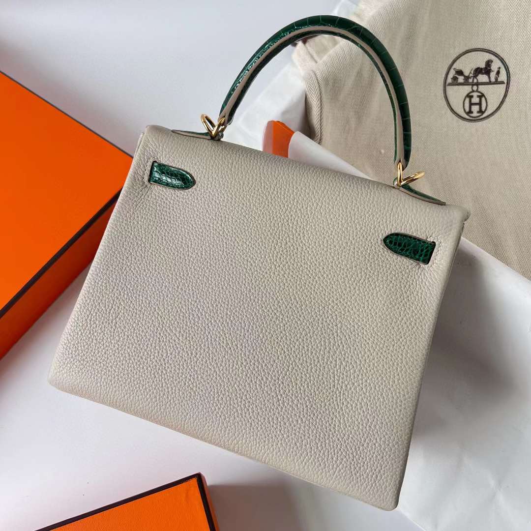 Hermès（爱马仕）Kelly 凯莉包 Touch Togo 拼 亮面尼罗鳄鱼皮 Ck80 珍珠灰 拼 祖母绿 金扣 25cm 全手工蜡线缝制 Ghw