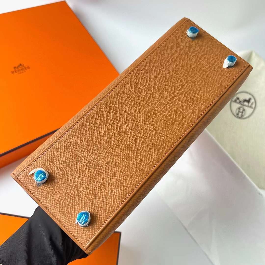 Hermès（爱马仕）Kelly 凯莉包 Epsom 掌纹皮 三拼色 Ck37 金棕色 拼 I2 奶油白 拼 黑色 内拼 宝石蓝 银扣 25cm 全手工蜡线缝制 Phw