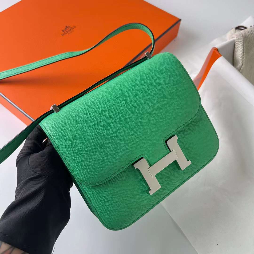 Hermès（爱马仕）Constance 空姐包 Epsom 0Z 漫画绿 Vert Comics 银扣 19cm 全手工蜡线缝制 Phw