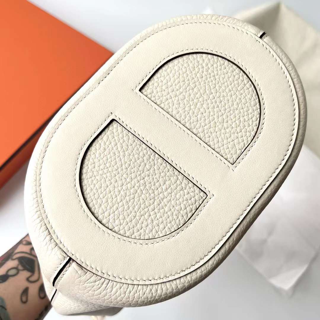 Hermès（爱马仕）In The Loop 猪鼻子 菜篮子 Clemence 拼 Swift I2 奶油白 金扣 18cm 全手工蜡线缝制 Ghw