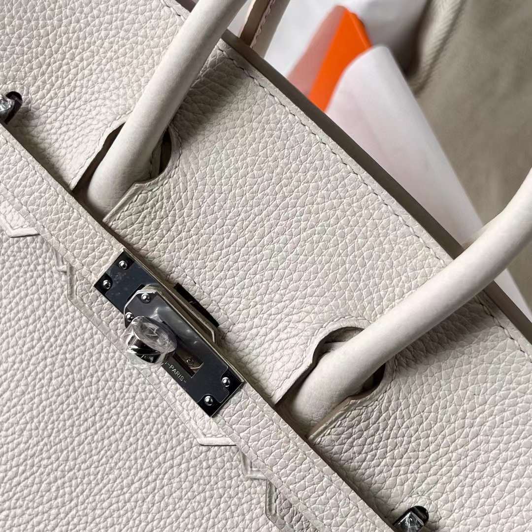 Hermès（爱马仕）Birkin 铂金包 Togo 顶级小牛皮 Ck10 奶昔白 银扣 25cm 全手工蜡线缝制 Phw