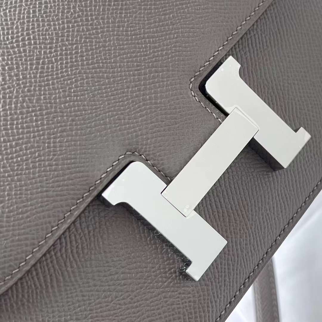 Hermès（爱马仕）Constance 康斯坦斯 Epsom 8F 锡器灰 银扣 19cm 全手工蜡线缝制 Phw