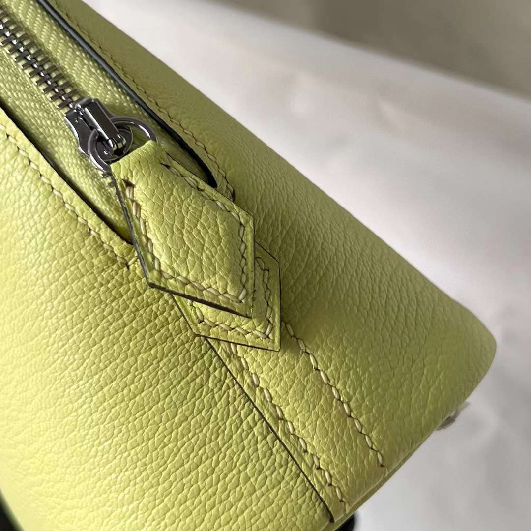 Hermès（爱马仕）Mini Bolide 迷你保龄球包 Chevre 山羊皮 R9 嫩芽黄 银扣 19cm 全手工蜡线缝制 Phw