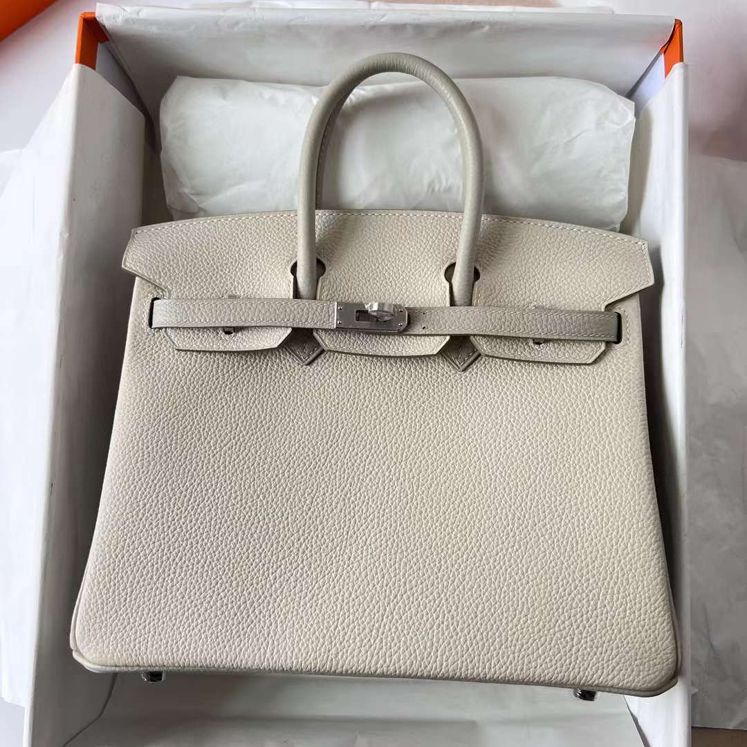 Hermès（爱马仕）Birkin 铂金包 Togo 顶级小牛皮 Ck10 奶昔白 拼 Ck80 珍珠灰 拉丝银扣 25cm 全手工蜡线缝制 Bphw