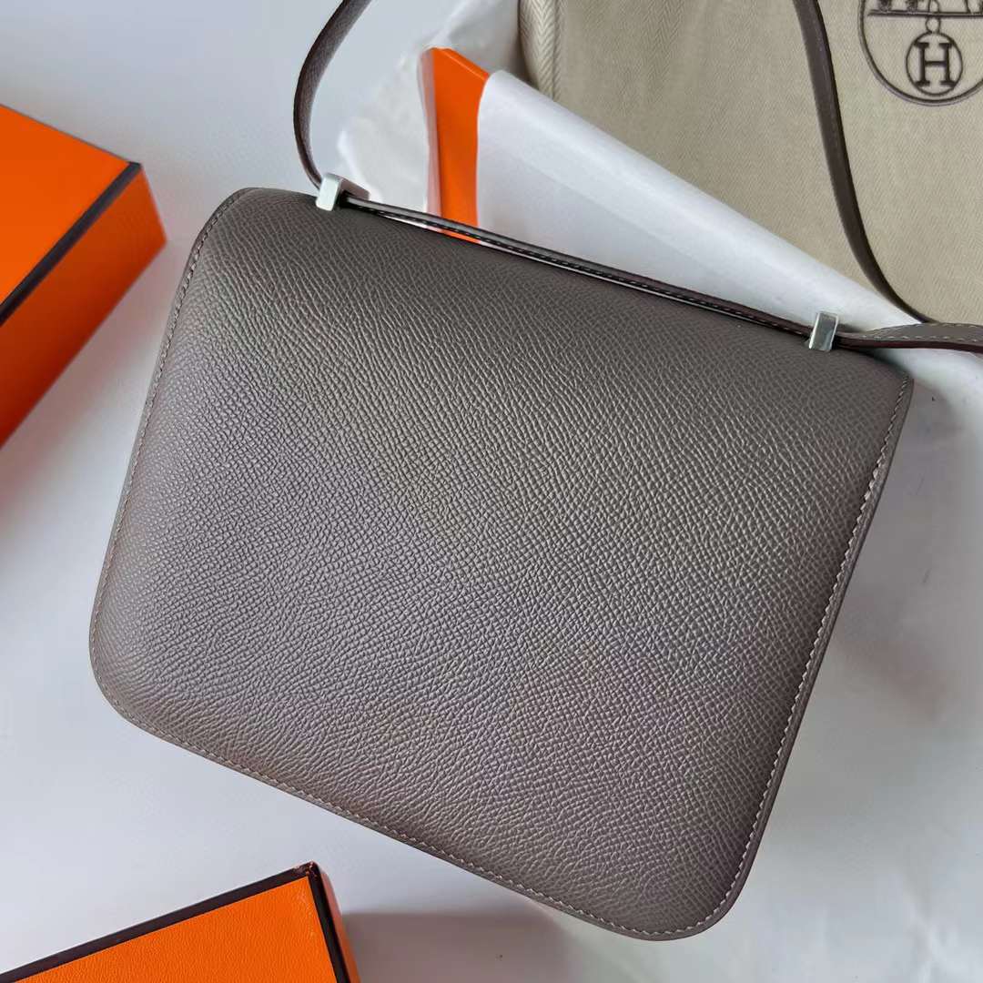 Hermès（爱马仕）Constance 康斯坦斯 Epsom 8F 锡器灰 银扣 19cm 全手工蜡线缝制 Phw