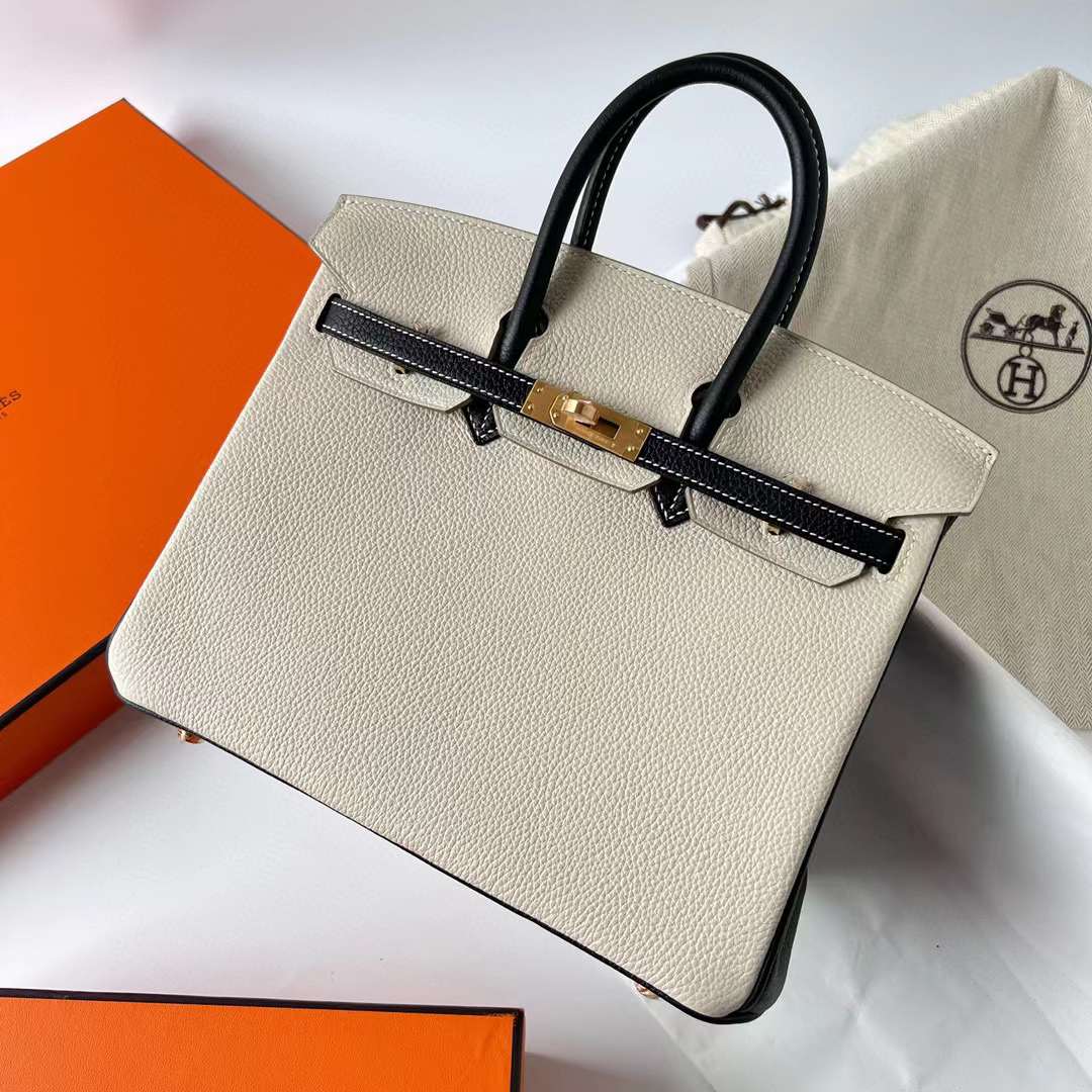 Hermès（爱马仕）Birkin 铂金包 Togo 顶级小牛皮 Ck10 奶昔白 拼 Ck89 黑色 拉丝金扣 25cm 全手工蜡线缝制 Bghw
