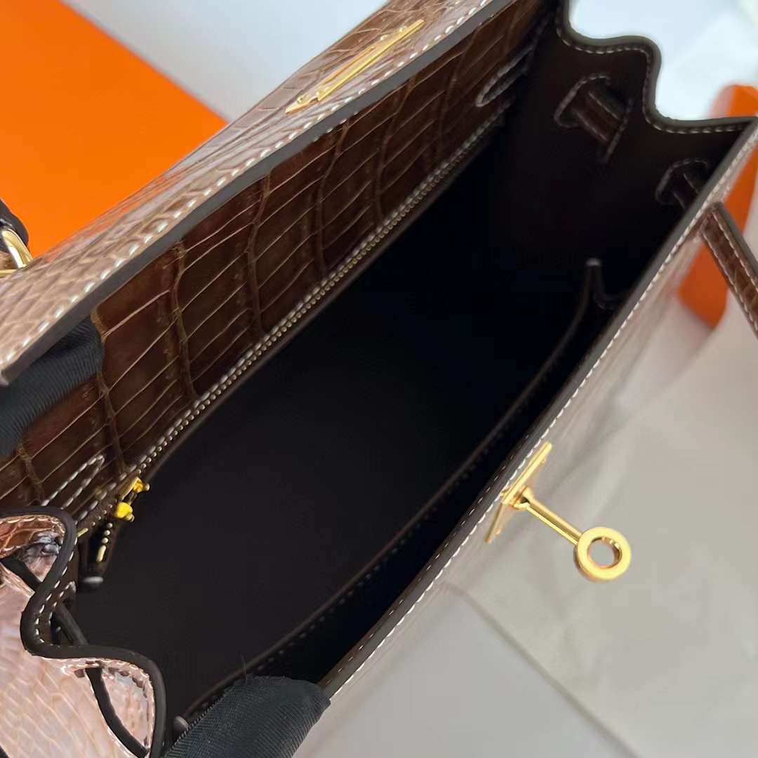 Hermès（爱马仕）Kelly 凯莉包 亮面倒v澳洲湾鳄 shiny porosus crocodile ck17 烟草色 金扣 25cm 全手工蜡线缝制 Ghw