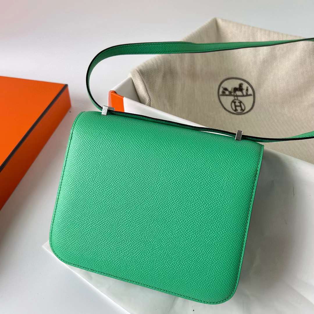 Hermès（爱马仕）Constance 空姐包 Epsom 0Z 漫画绿 Vert Comics 银扣 19cm 全手工蜡线缝制 Phw