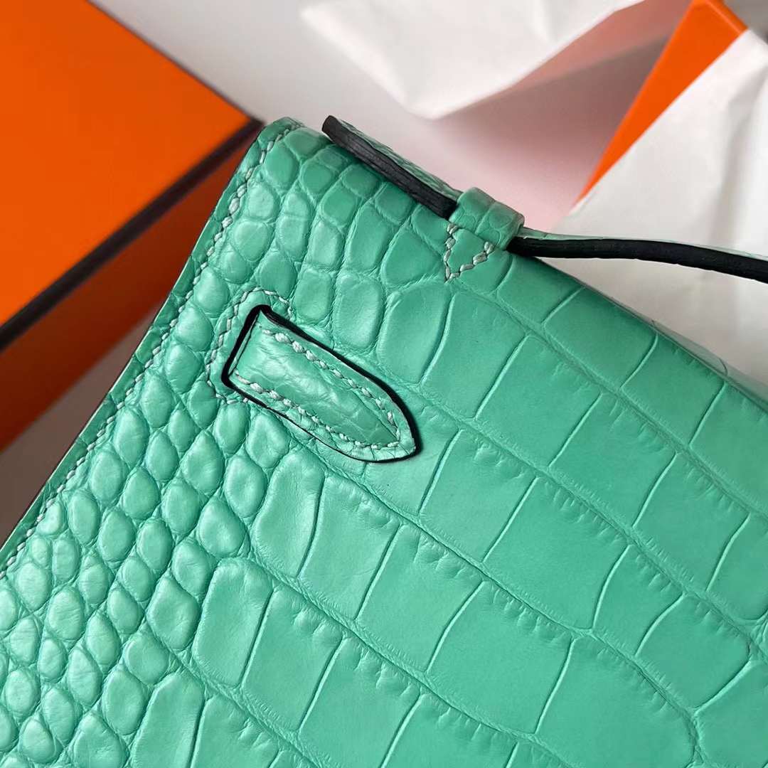 Hermès（爱马仕）Mini Kelly Pochette 雾面美洲鳄鱼皮 6W 薄荷绿 银扣 22cm 全手工蜡线缝制 Phw