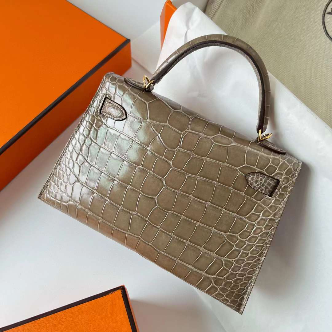 Hermès（爱马仕）Mini Kelly 迷你凯莉 亮面美洲鳄鱼皮 Shiny Alligator Crocodile Ck18 大象灰 金扣 19cm 全手工蜡线缝制 Ghw