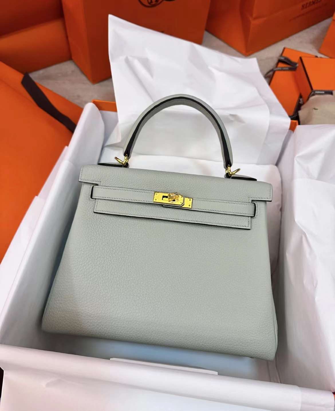 Hermès（爱马仕）Kelly  凯莉包 新色 Togo 0W 冰晶灰 金扣 25cm