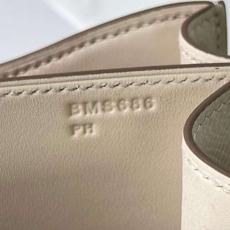 Hermès（爱马仕）Constance 空姐包 Epsom Ck10 奶昔白 玫瑰金扣 19cm 全手工蜡线缝制 Rghw