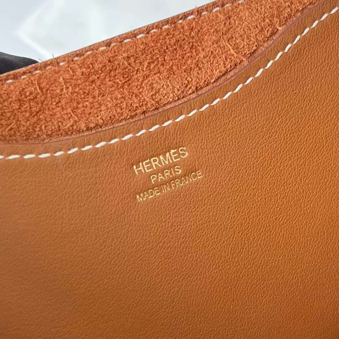 Hermès（爱马仕）In The Loop 猪鼻子 菜篮子 Clemence 拼 Swift Ck37 金棕色 金扣 18cm 全手工蜡线缝制 Ghw