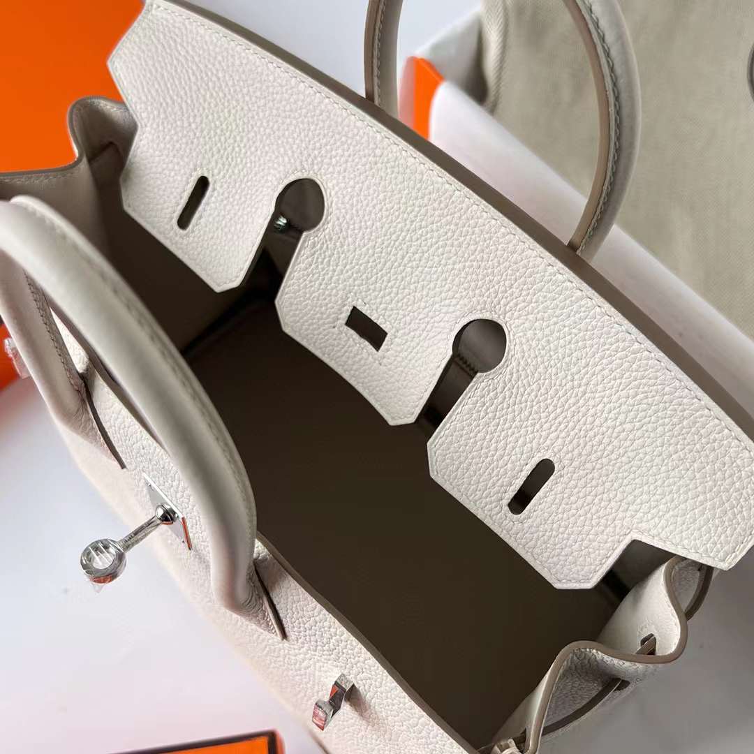 Hermès（爱马仕）Birkin 铂金包 Togo 顶级小牛皮 Ck10 奶昔白 银扣 25cm 全手工蜡线缝制 Phw