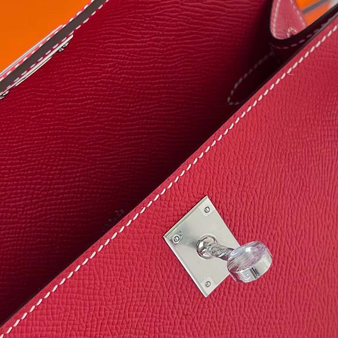 Hermès（爱马仕）Mini Kelly Pochette Epsom Q5 国旗红 银扣 走白色线 22cm 全手工蜡线缝制 Phw