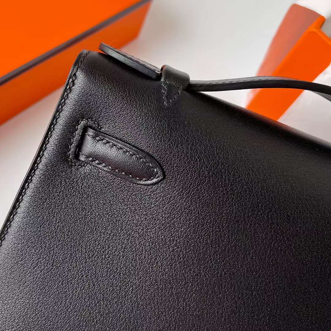 Hermès（爱马仕）Mini Kelly Pochette Swift Ck89 黑色 金扣 22cm 全手工蜡线缝制 Ghw