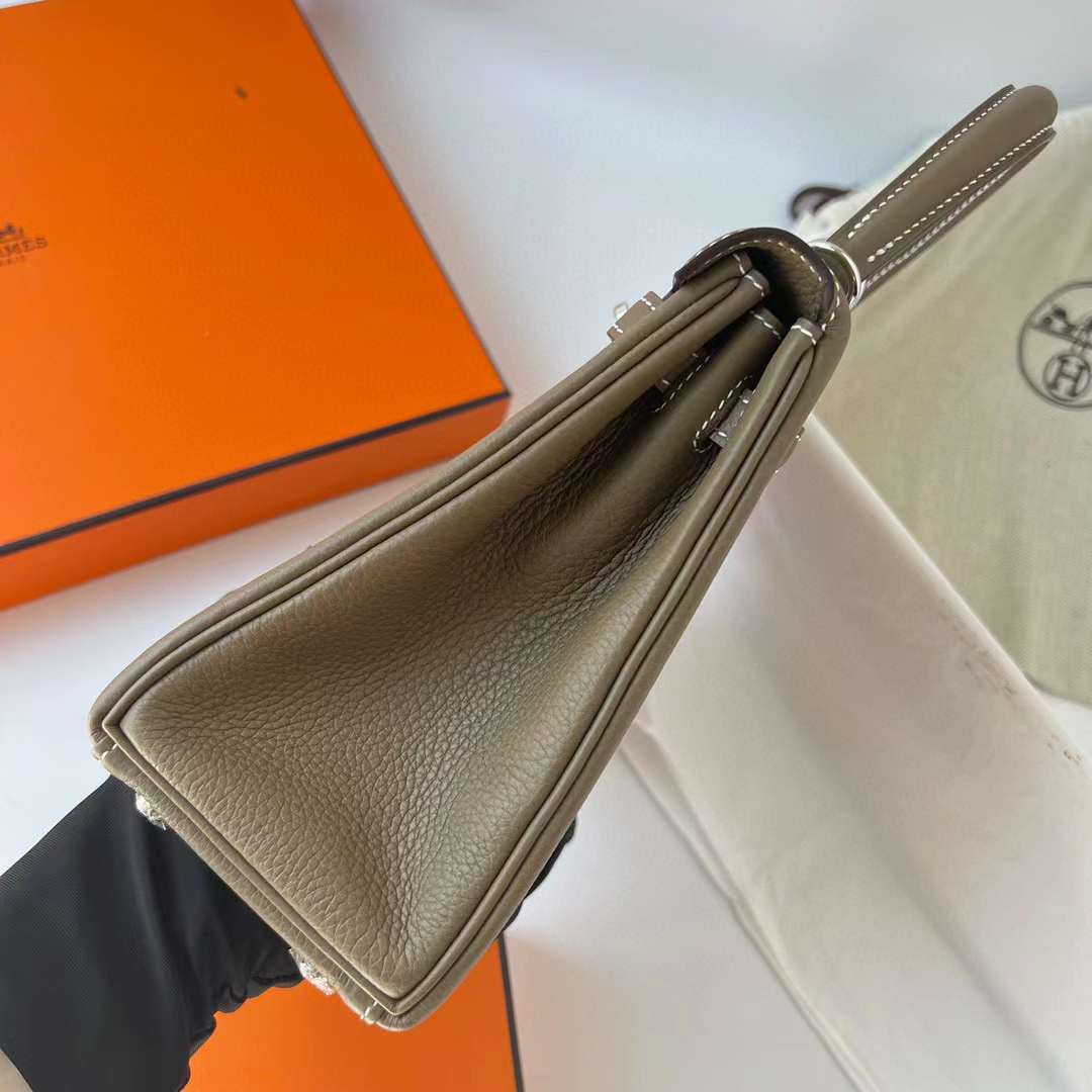 Hermès（爱马仕）Kelly 凯莉包 Togo 进口德国小牛皮 Ck18 大象灰 银扣 25cm 全手工蜡线缝制 Phw