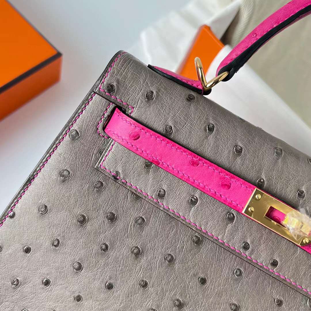 Hermès（爱马仕）Kelly 凯莉包 Ostrich 鸵鸟皮 M8 沥青灰 拼 E5 桃红色 金扣 25cm 顶级工艺 全手工缝制 Ghw