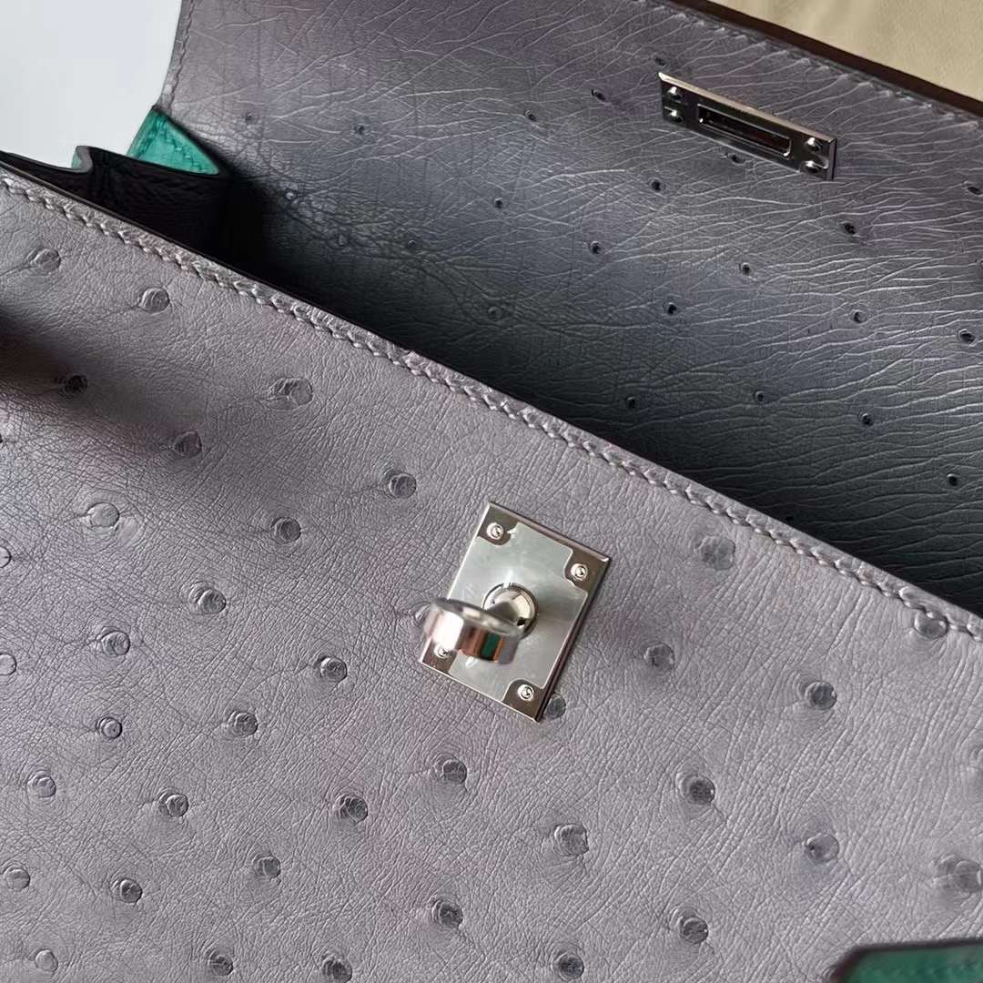 Hermès（爱马仕）Kelly 凯莉包 Ostrich 鸵鸟皮 Ck82 玛瑙灰 拼 U4 丝绒绿 银扣 25cm 顶级工艺 全手工缝制 Phw