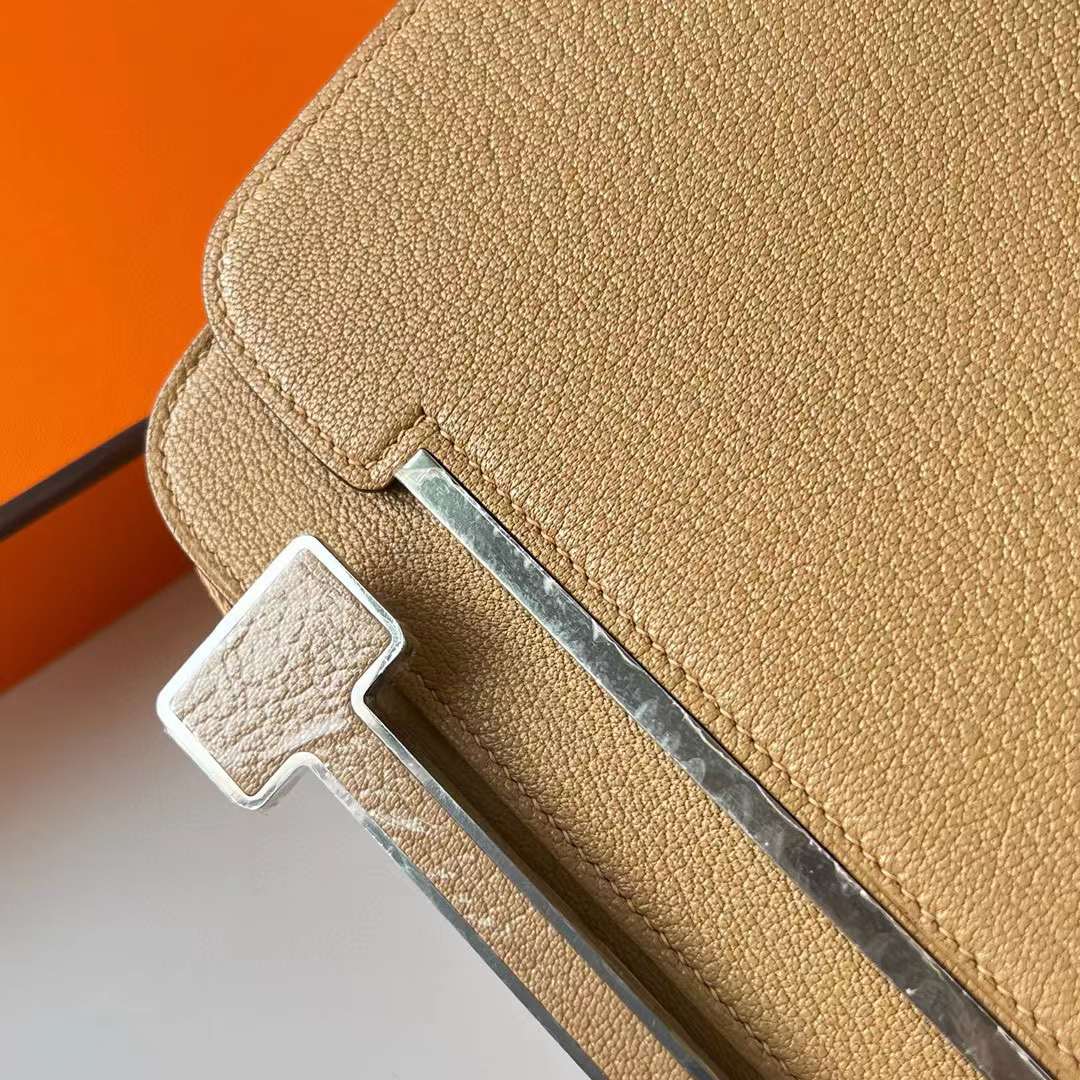 Hermès（爱马仕）Geta 木屐包 Chevre 进口山羊皮 4B 饼干色 银扣 20cm 全手工蜡线缝制 Phw