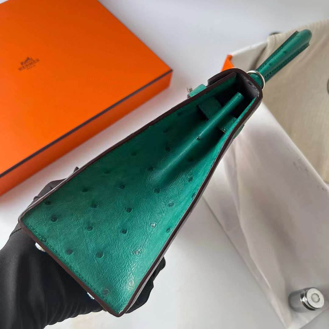 Hermès（爱马仕）Kelly 凯莉包 Ostrich 鸵鸟皮 Ck82 玛瑙灰 拼 U4 丝绒绿 银扣 25cm 顶级工艺 全手工缝制 Phw
