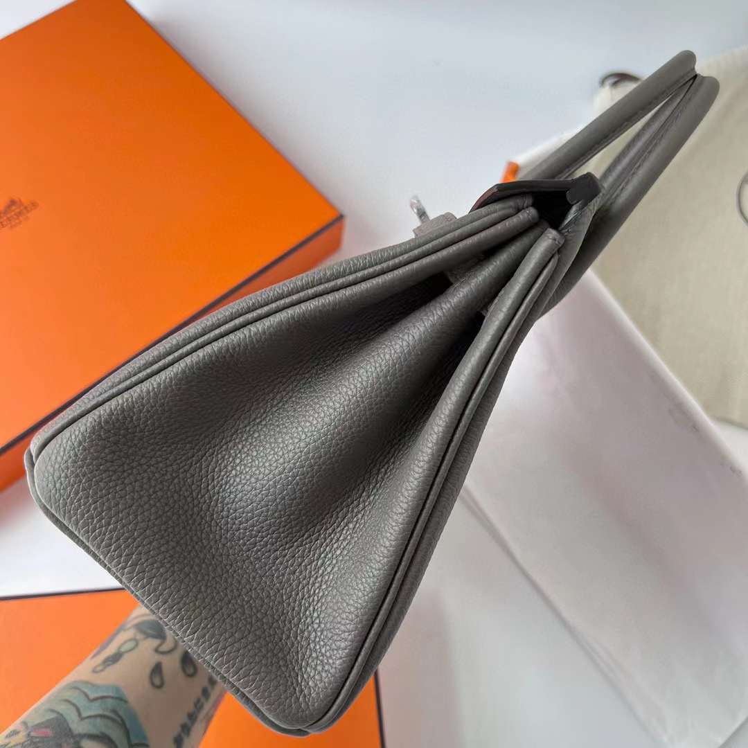 Hermès（爱马仕）Birkin 铂金包 Togo 进口德国小牛皮 8F 锡器灰 银扣 25cm 全手工蜡线缝制 Phw