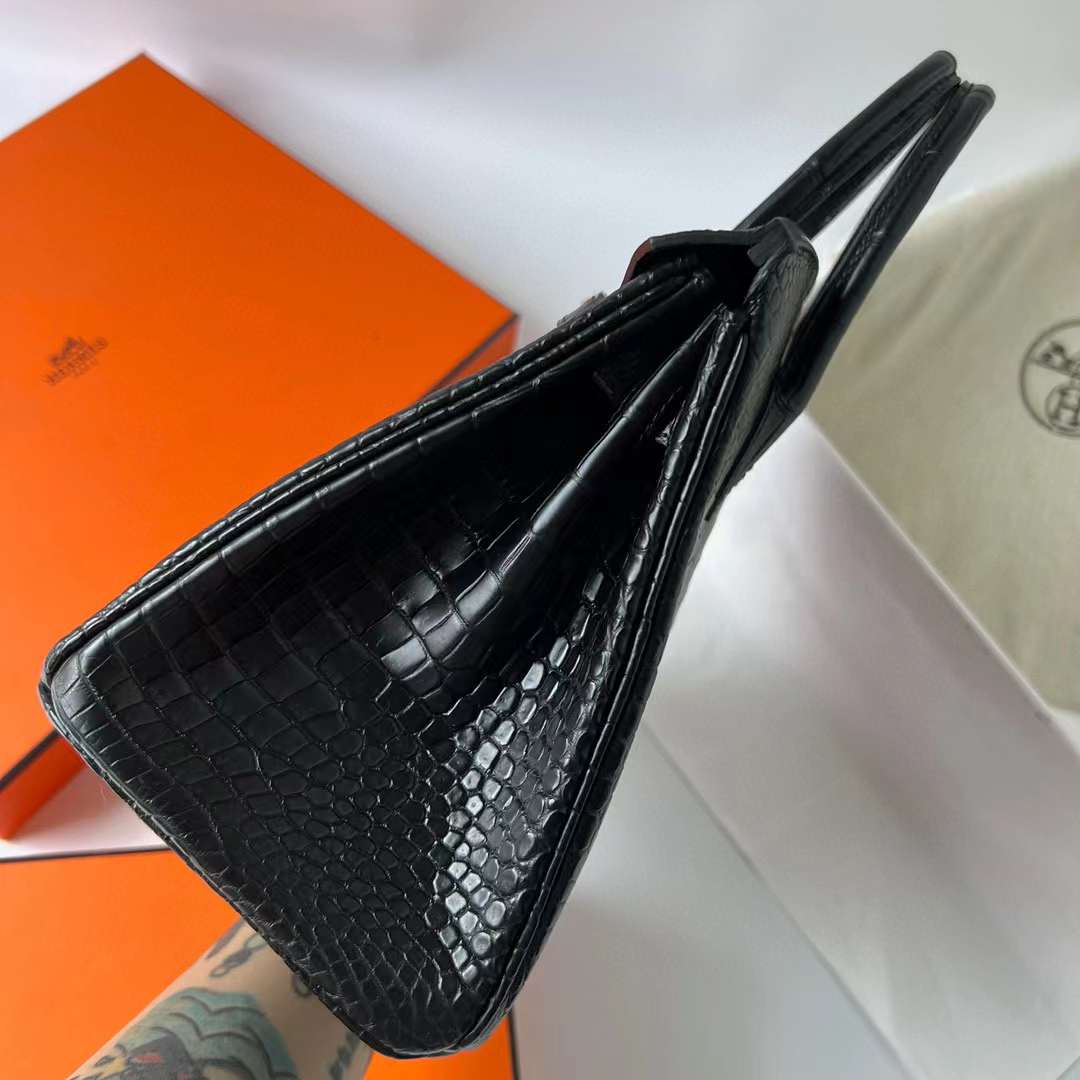 Hermès（爱马仕）Birkin 铂金包 雾面倒v澳洲湾鳄 Matte Porosus Crocodile Ck89 黑色 金扣 25cm 全手工蜡线缝制 Ghw
