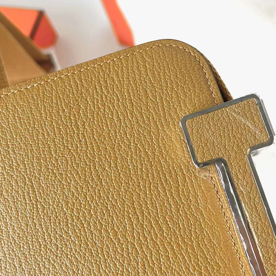 Hermès（爱马仕）Geta 木屐包 Chevre 进口山羊皮 4B 饼干色 银扣 20cm 全手工蜡线缝制 Phw