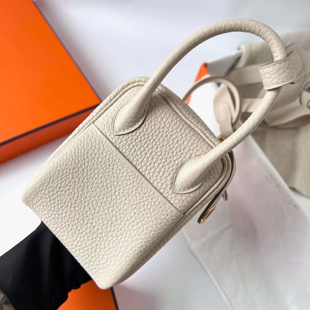 Hermès（爱马仕）Mini Lindy 迷你琳迪包 Clemence 进口大牛皮 Ck10 奶昔白 金扣 19cm 全手工蜡线缝制 Ghw