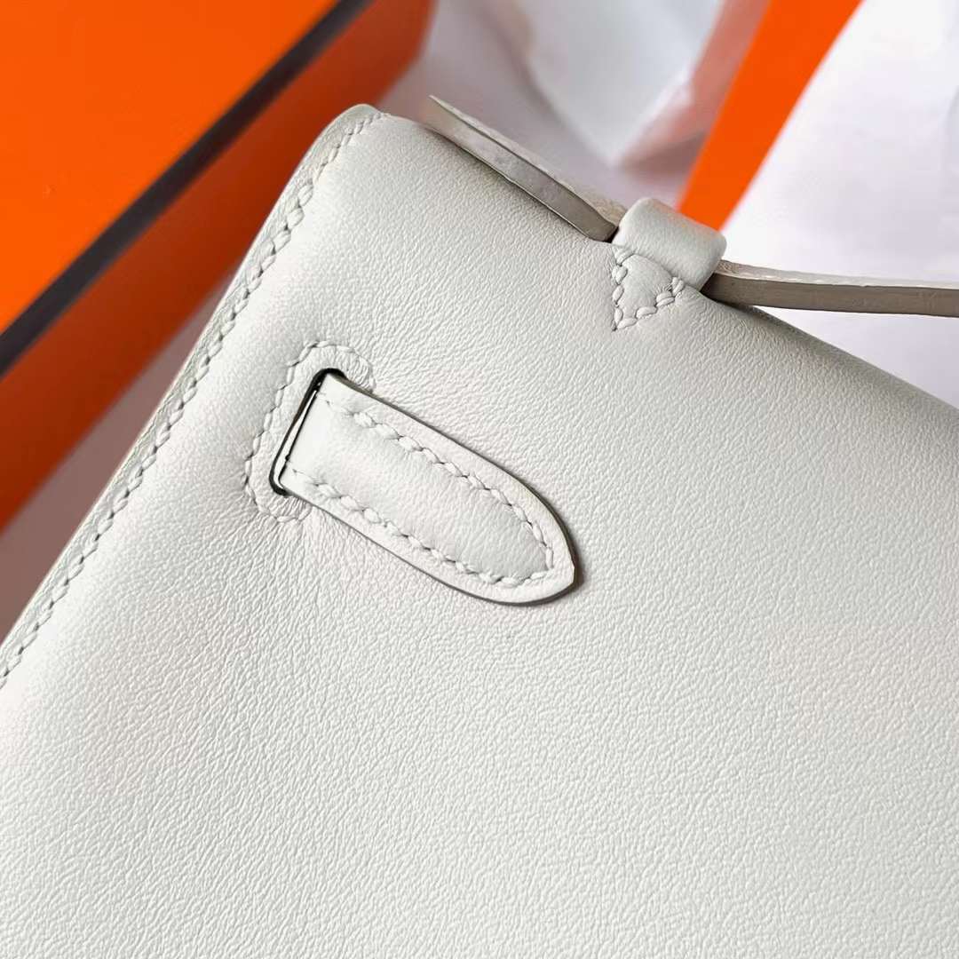 Hermès（爱马仕）Mini Kelly Pochette Swift Ck10 奶昔白 金扣 22cm 全手工蜡线缝制 Ghw
