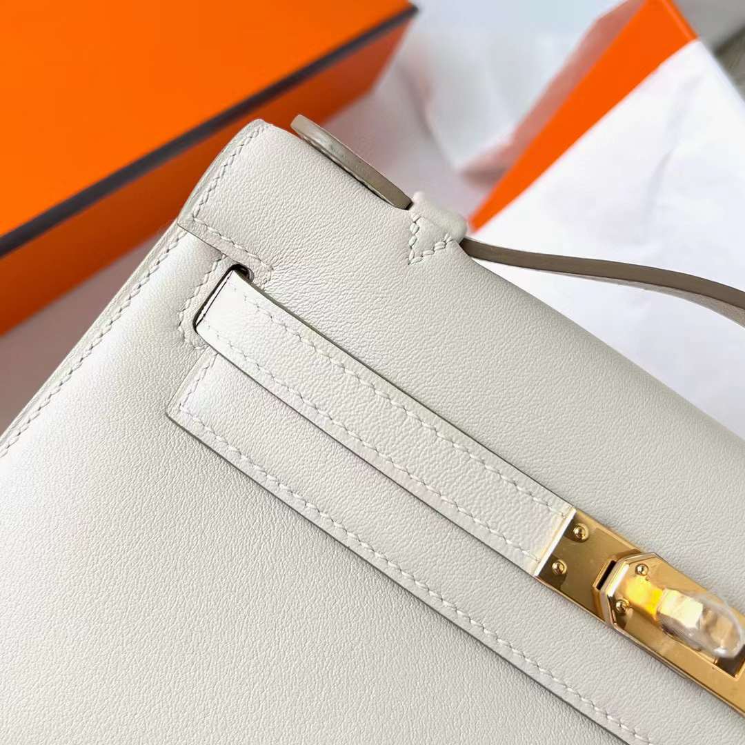 Hermès（爱马仕）Mini Kelly Pochette Swift Ck10 奶昔白 金扣 22cm 全手工蜡线缝制 Ghw