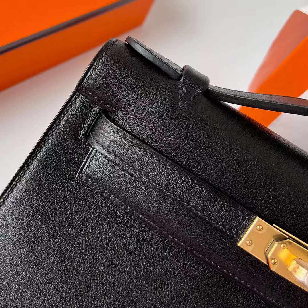 Hermès（爱马仕）Mini Kelly Pochette Swift Ck89 黑色 金扣 22cm 全手工蜡线缝制 Ghw