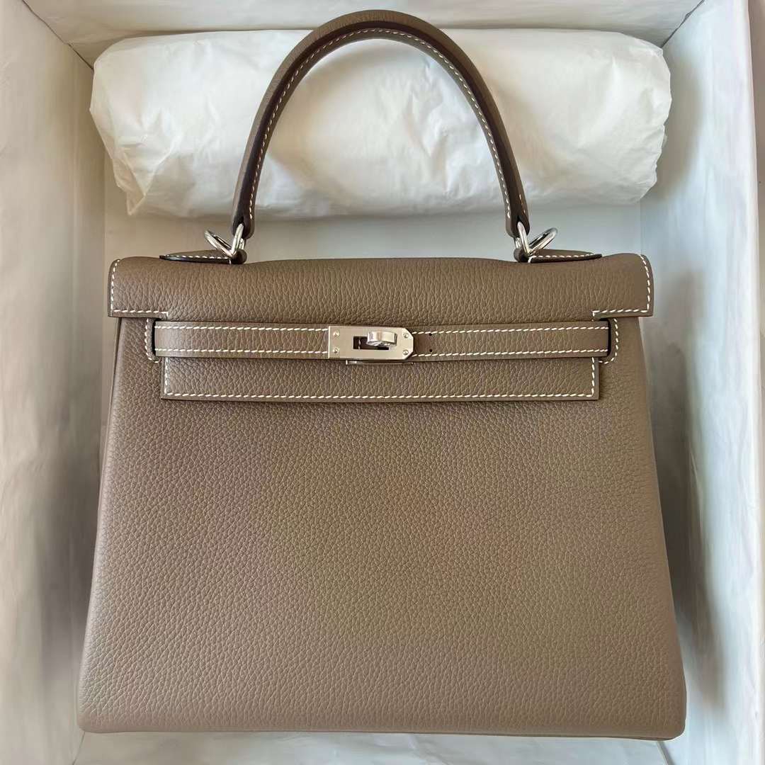 Hermès（爱马仕）Kelly 凯莉包 Togo 进口德国小牛皮 Ck18 大象灰 银扣 25cm 全手工蜡线缝制 Phw
