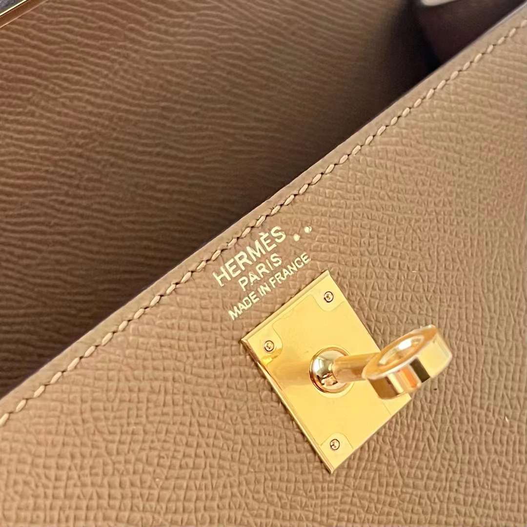 Hermès（爱马仕）Kelly 凯莉包 Touch Epsom 拼 亮面尼罗鳄鱼皮 奶茶色 拼 蜜糖棕 金扣 25cm 全手工蜡线缝制 Ghw