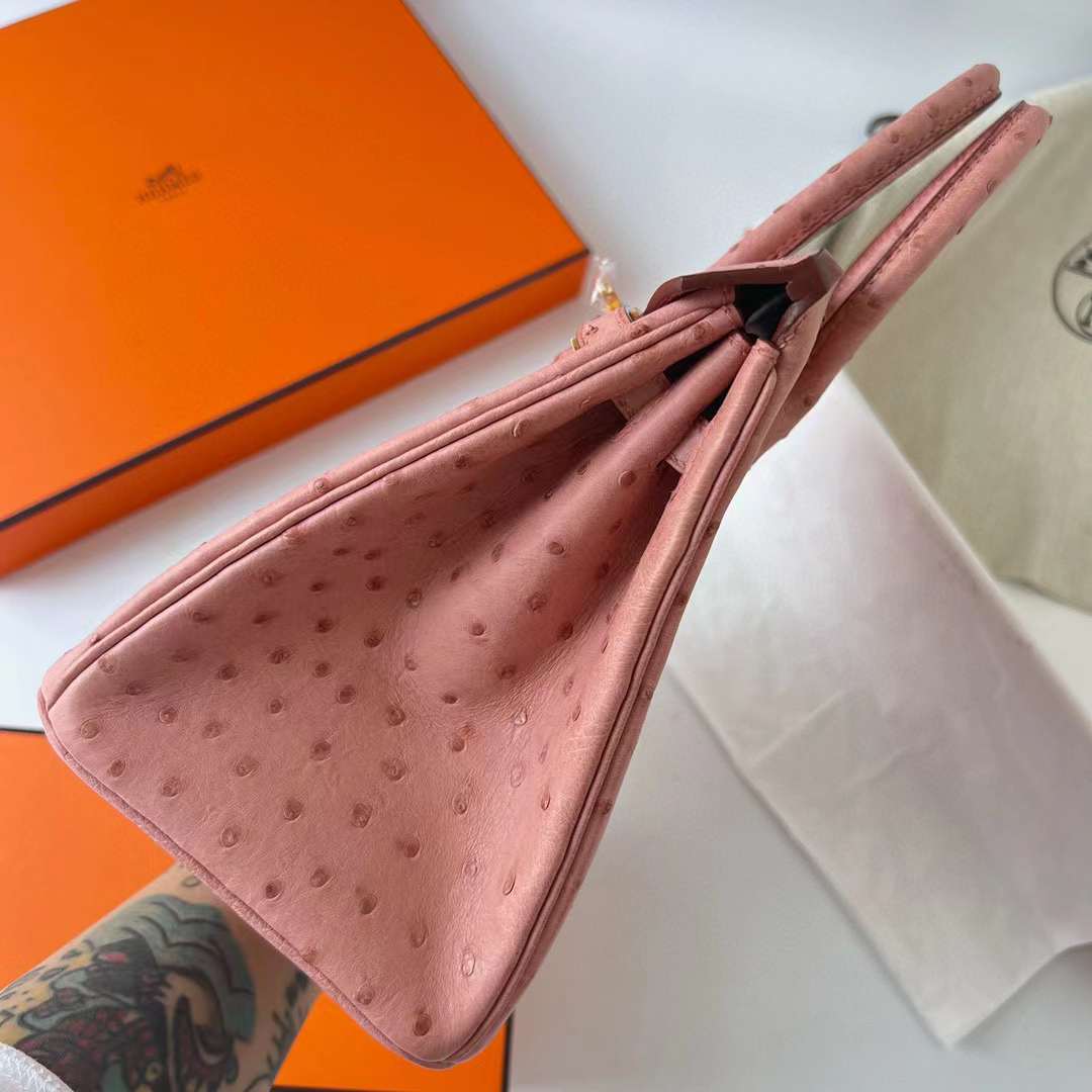 Hermès（爱马仕）Birkin 铂金包 Ostrich 进口鸵鸟皮 Ck94 陶瓷粉 金扣 25cm 全手工蜡线缝制 Ghw