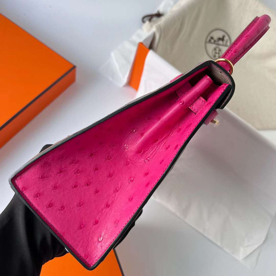 Hermès（爱马仕）Kelly 凯莉包 Ostrich 鸵鸟皮 M8 沥青灰 拼 E5 桃红色 金扣 25cm 顶级工艺 全手工缝制 Ghw