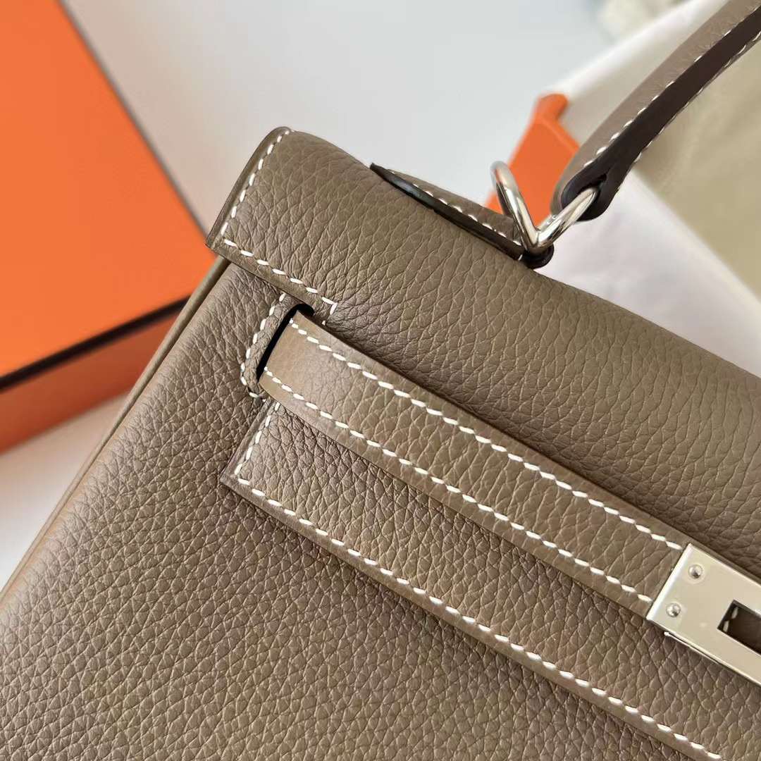 Hermès（爱马仕）Kelly 凯莉包 Togo 进口德国小牛皮 Ck18 大象灰 银扣 25cm 全手工蜡线缝制 Phw
