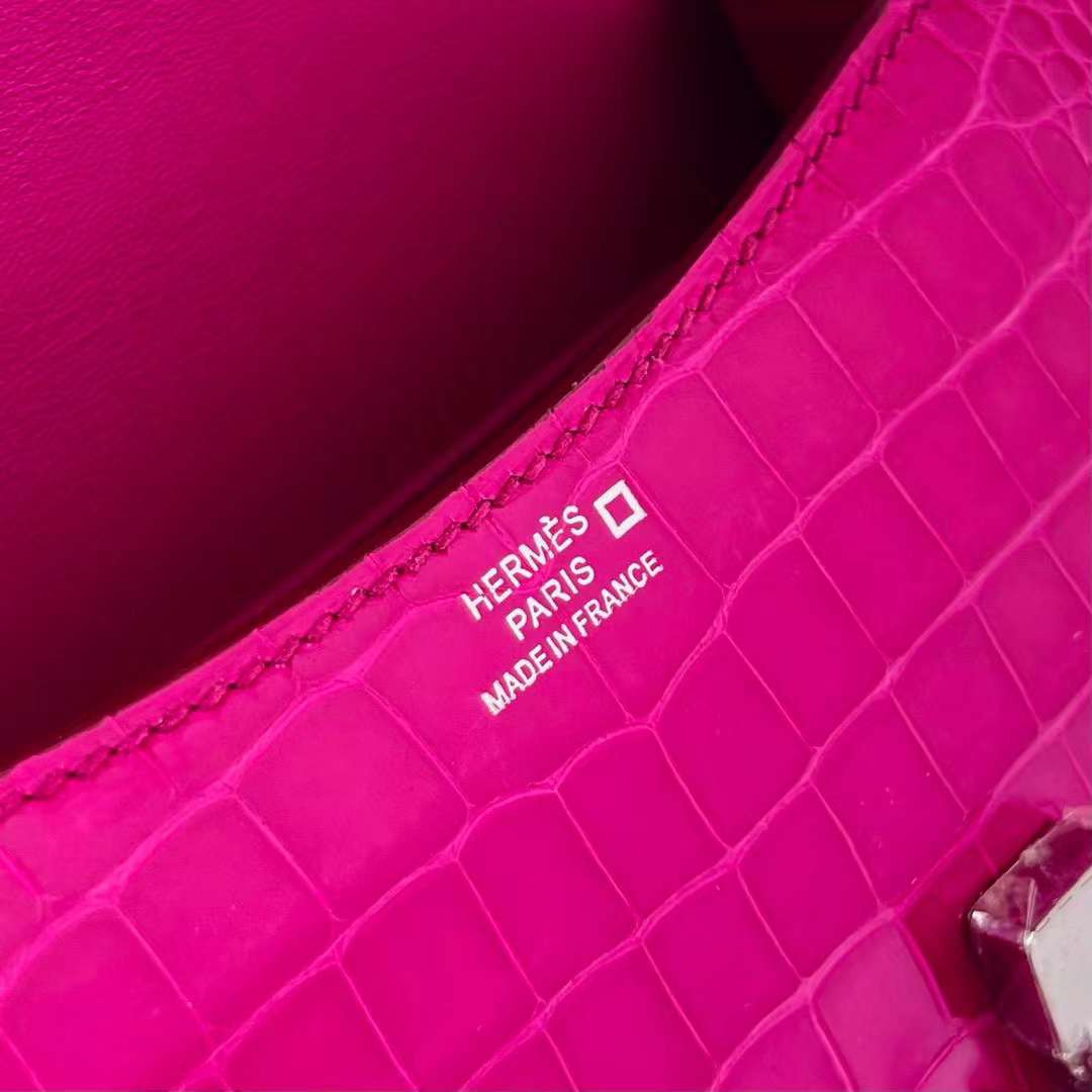 Hermès（爱马仕）Constance 空姐包 亮面美洲鳄鱼皮 Shiny Alligator Crocodile J5 天方夜谭粉紫 银扣 14cm 全手工蜡线缝制 Phw