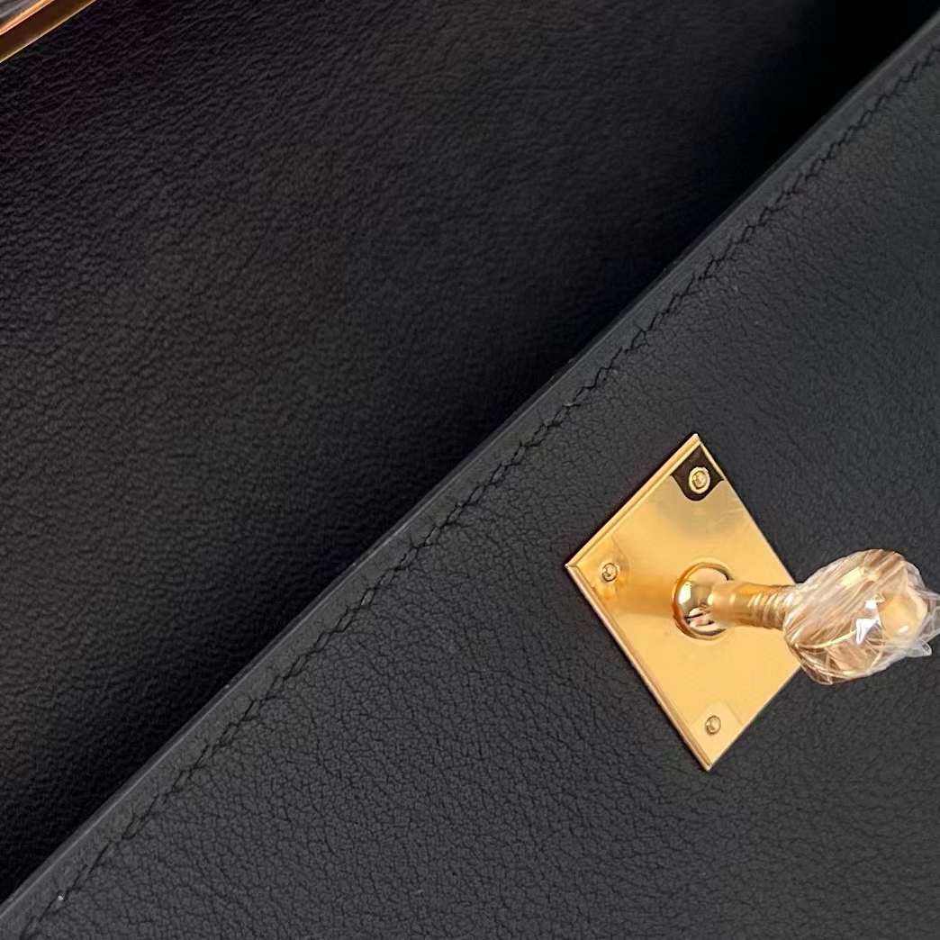 Hermès（爱马仕）Mini Kelly Pochette Swift Ck89 黑色 金扣 22cm 全手工蜡线缝制 Ghw