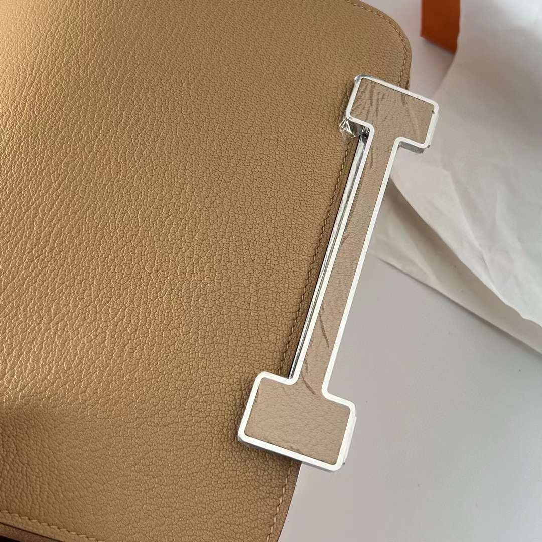 Hermès（爱马仕）Geta 木屐包 Chevre 进口山羊皮 4B 饼干色 银扣 20cm 全手工蜡线缝制 Phw