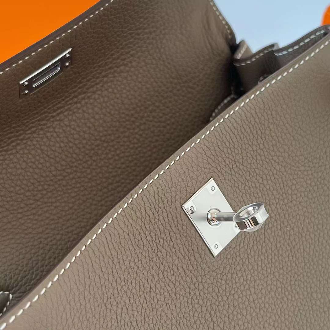 Hermès（爱马仕）Kelly 凯莉包 Togo 进口德国小牛皮 Ck18 大象灰 银扣 25cm 全手工蜡线缝制 Phw