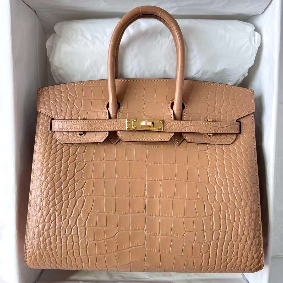 Hermès（爱马仕）Birkin 铂金包 雾面美洲鳄鱼皮 Matte Alligator Crocodile 0M 奶茶色 金扣 25cm 全手工蜡线缝制 Ghw