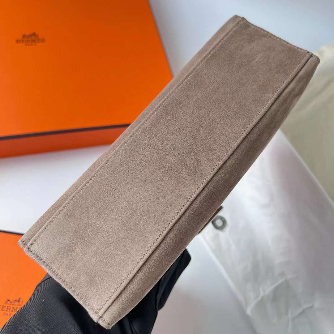 Hermès（爱马仕）Mini Kelly Pochette Suede 进口麂皮 Ck18 大象灰 银扣 22cm 全手工蜡线缝制 Phw