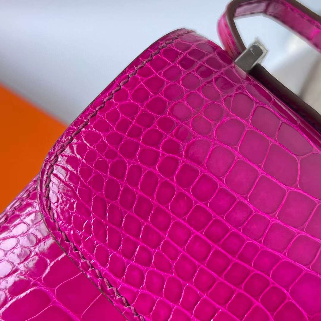 Hermès（爱马仕）Constance 空姐包 亮面美洲鳄鱼皮 Shiny Alligator Crocodile J5 天方夜谭粉紫 银扣 14cm 全手工蜡线缝制 Phw