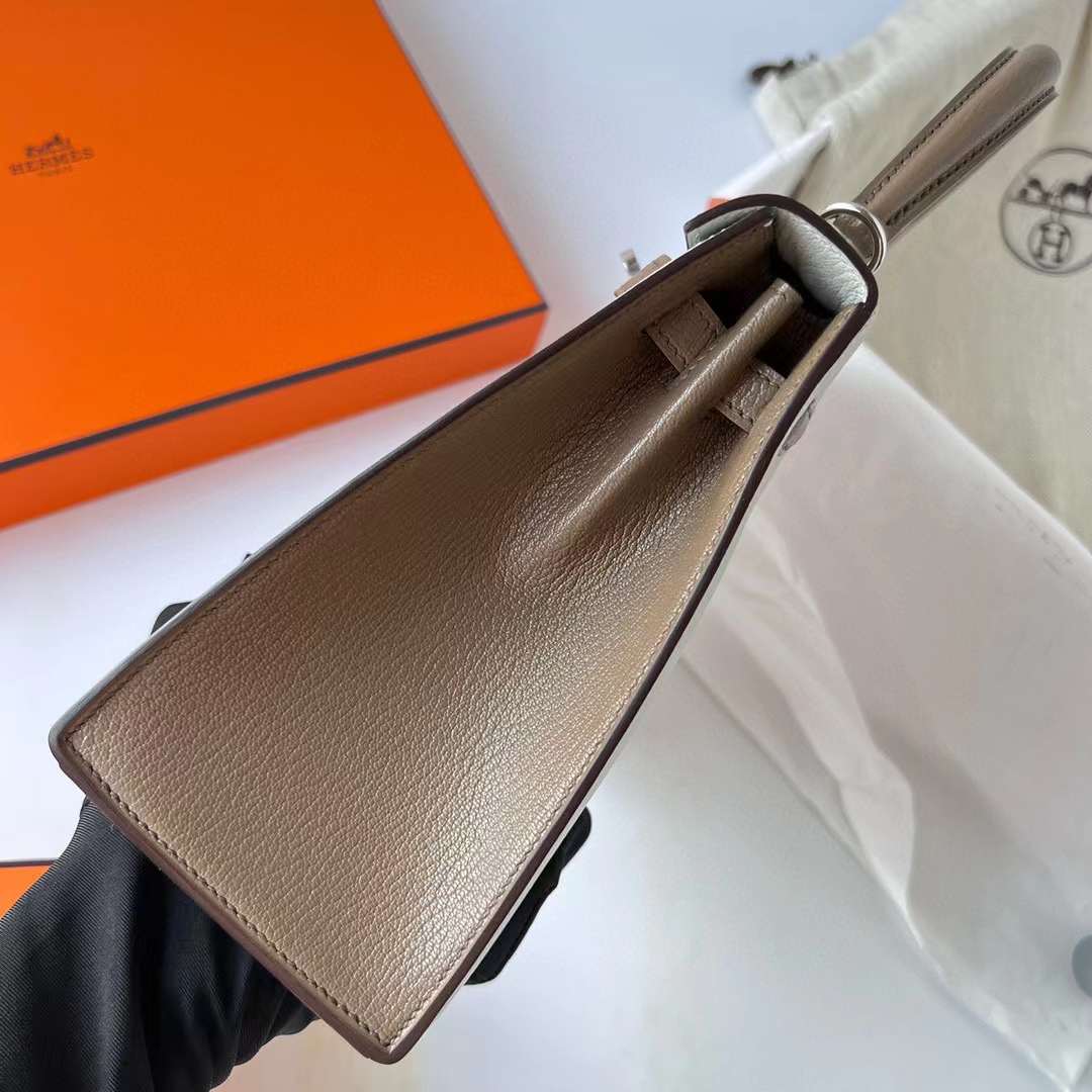Hermès（爱马仕）Kelly 凯莉包 Chevre 进口山羊皮 Ck80 珍珠灰 拼 Ck18 大象灰 银扣 25cm 全手工蜡线缝制 Phw