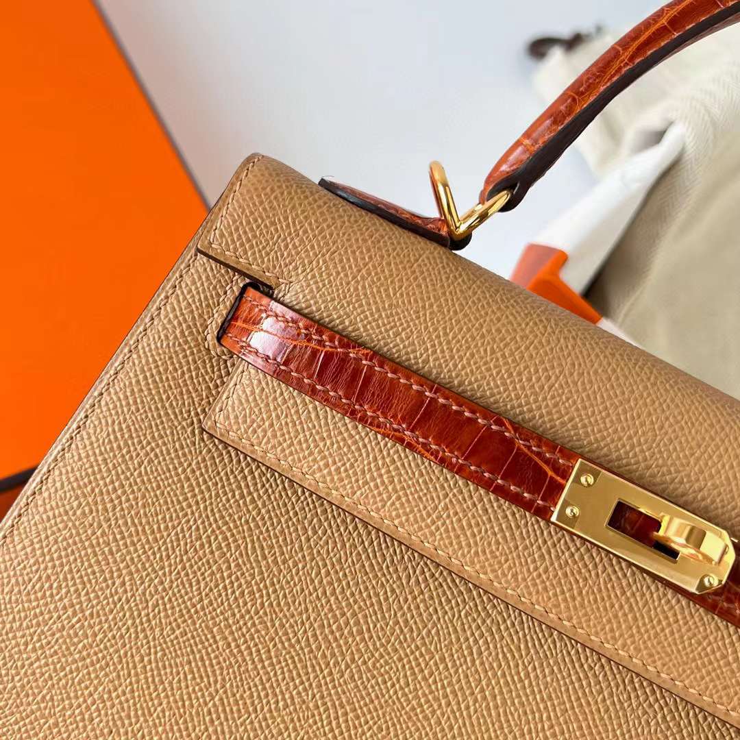 Hermès（爱马仕）Kelly 凯莉包 Touch Epsom 拼 亮面尼罗鳄鱼皮 奶茶色 拼 蜜糖棕 金扣 25cm 全手工蜡线缝制 Ghw