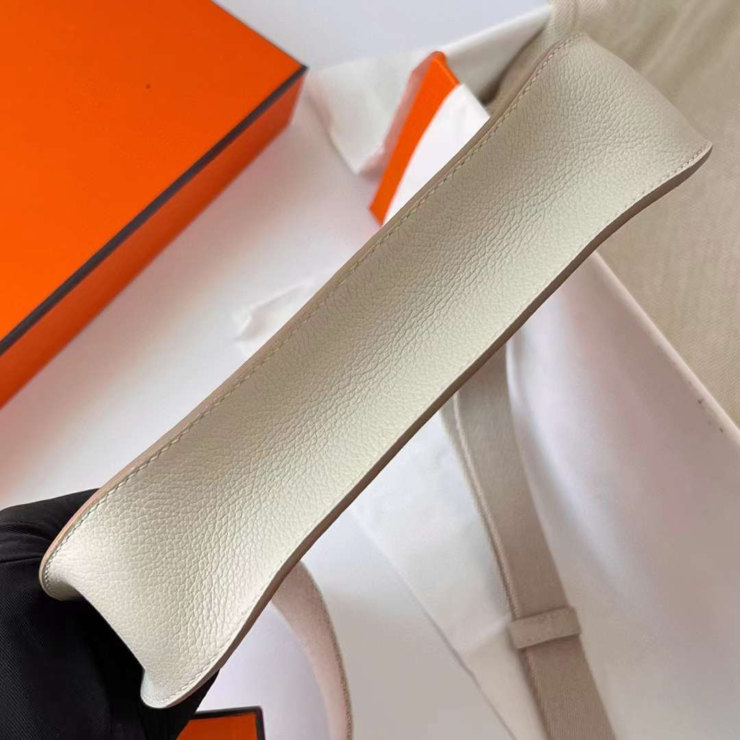 Hermès（爱马仕）Mini Jypsiere 迷你 吉普赛 Evercolor 8L 冰川白 金扣 23cm 全手工蜡线缝制 Ghw